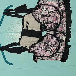 Super cute,butterfly underwire bralette NWT FIRM flash unless bundle STEAL!!!